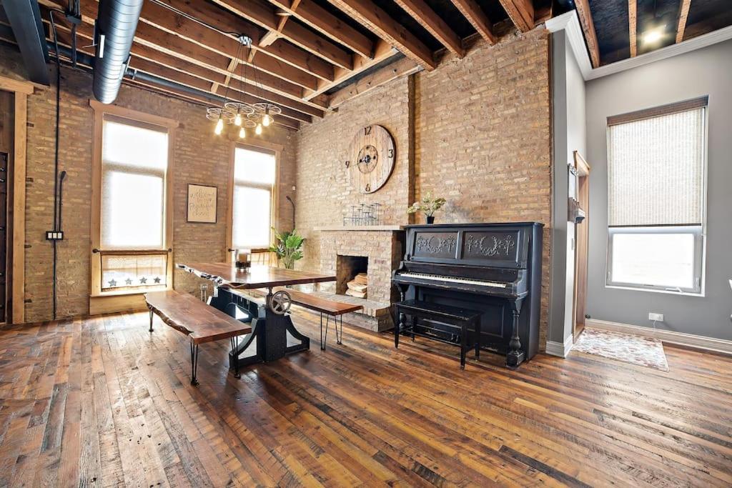 Chicago Mid-Century Gem Steps From United Center Villa Exterior photo